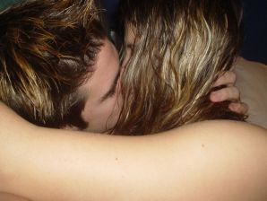 Молодую студентку с татуировками застали спящей после вечеринки. Эскиз 11