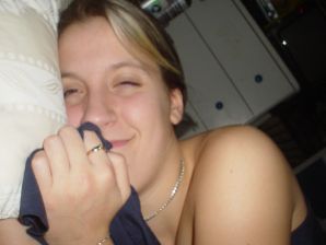 Молодую студентку с татуировками застали спящей после вечеринки. Эскиз 16