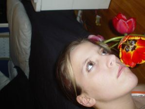 Молодую студентку с татуировками застали спящей после вечеринки. Эскиз 21