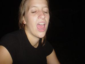 Молодую студентку с татуировками застали спящей после вечеринки. Эскиз 27