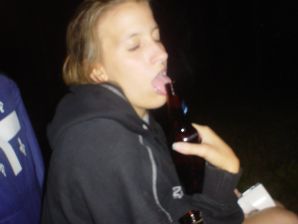 Молодую студентку с татуировками застали спящей после вечеринки. Эскиз 28