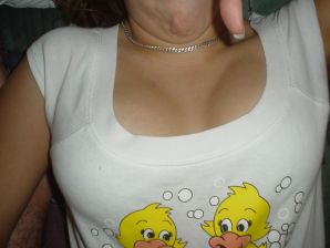 Молодую студентку с татуировками застали спящей после вечеринки. Эскиз 8