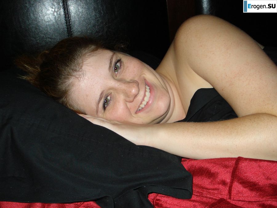 The seductive female is naked and shows a striptease, spreading her legs. Photo 3