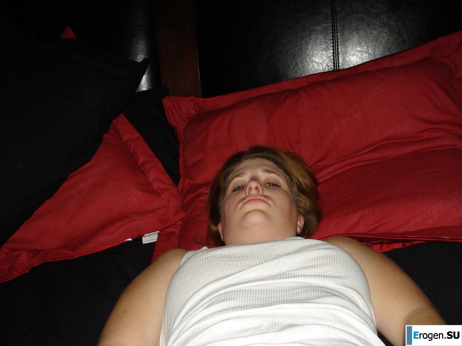 The seductive female is naked and shows a striptease, spreading her legs. Photo 4