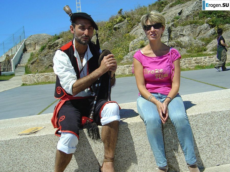 A mature woman showed her neat breasts on vacation. Photo 21