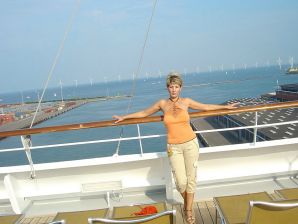 A mature woman showed her neat breasts on vacation. Thumb 12