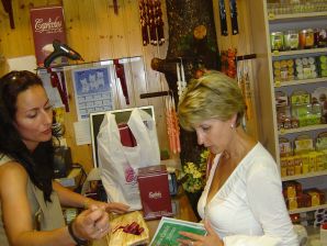 A mature woman showed her neat breasts on vacation. Thumb 22