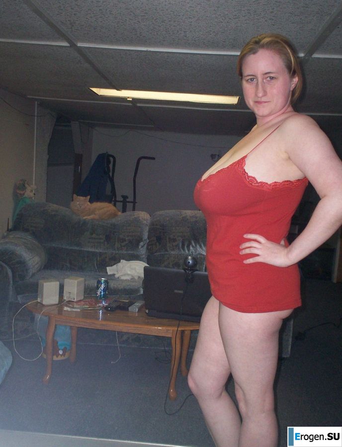 Busty woman posing in short dresses. Photo 3