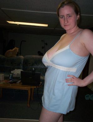 Busty woman posing in short dresses. Thumb 23