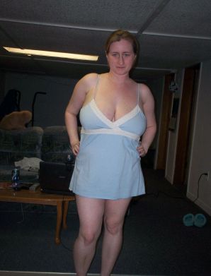 Busty woman posing in short dresses. Thumb 24