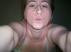 Busty woman posing in short dresses. Thumb 26