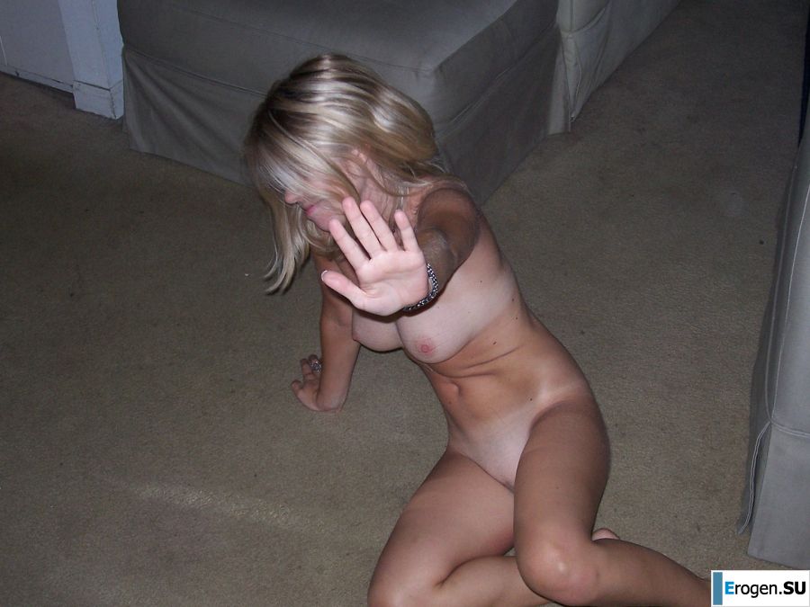 A young student drank excess and spread her legs. Photo 13