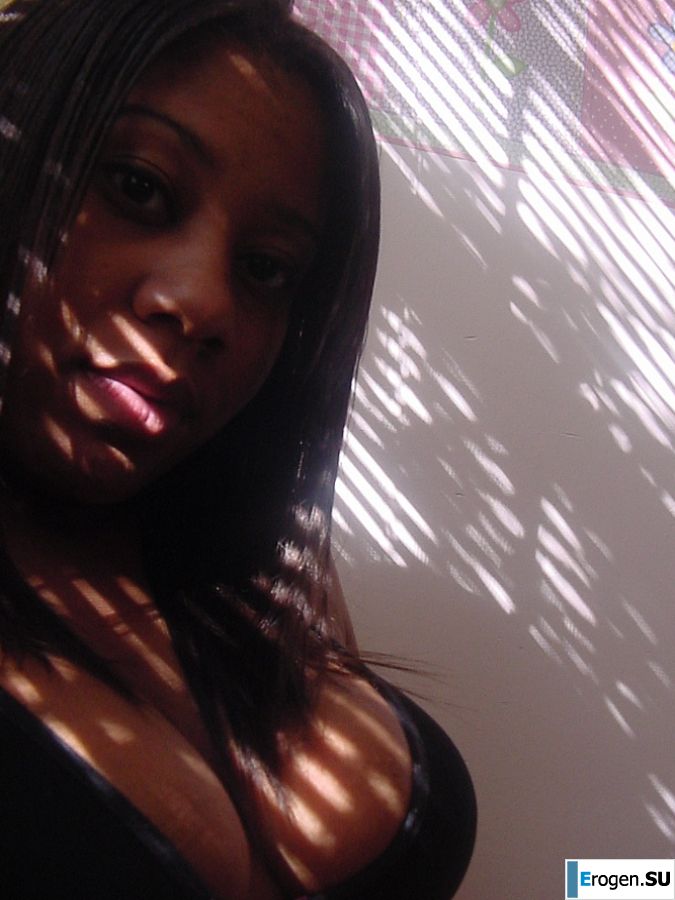 The mulatto pulls her boobs, and then spreads her legs. Photo 25