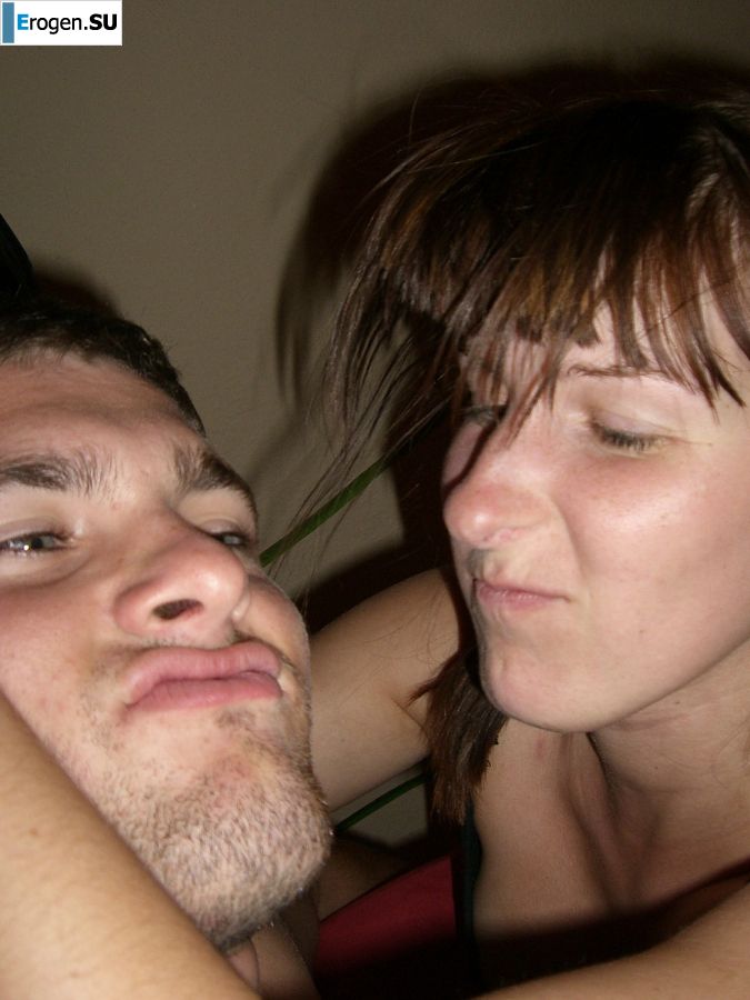 Аппетитная студентка сняла с себя все и показала бритую письку. Фото 26