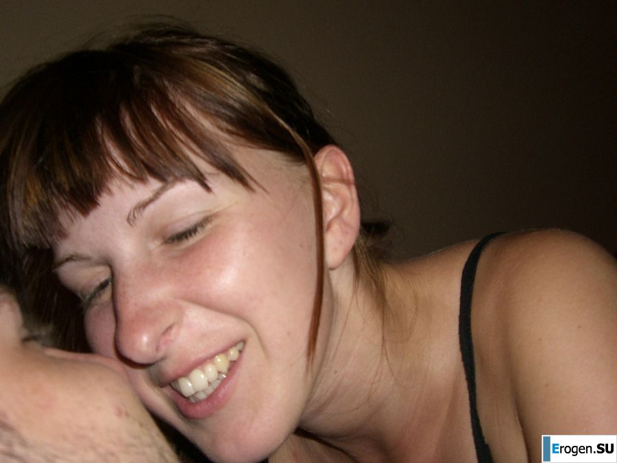 Аппетитная студентка сняла с себя все и показала бритую письку. Фото 28