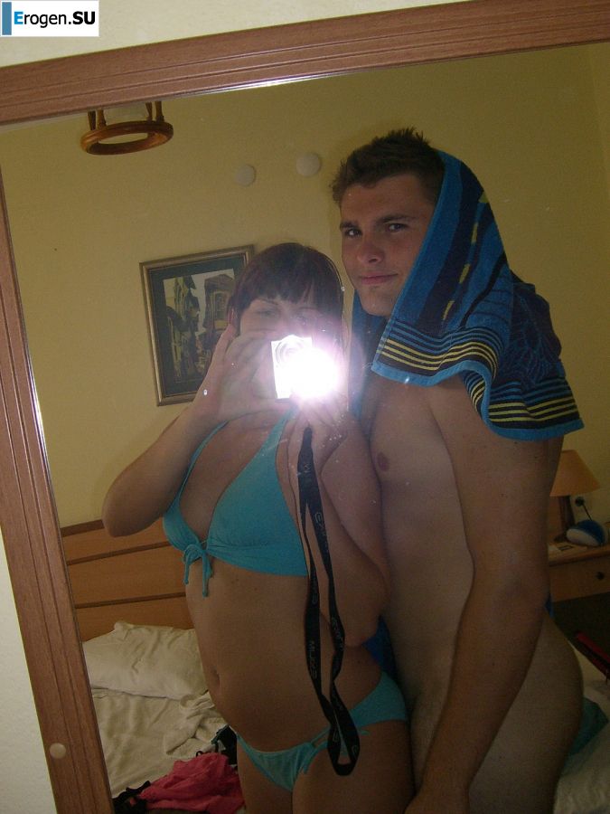 Аппетитная студентка сняла с себя все и показала бритую письку. Фото 34