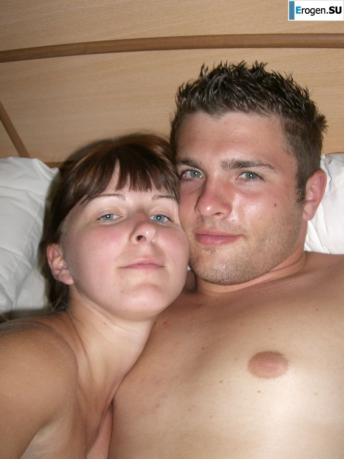 Аппетитная студентка сняла с себя все и показала бритую письку. Фото 48