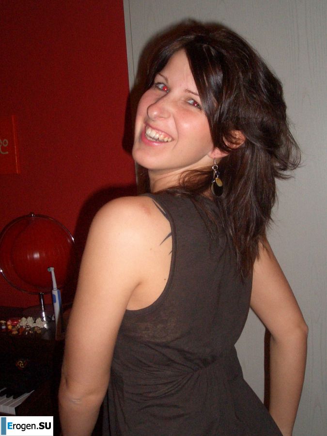 Аппетитная студентка сняла с себя все и показала бритую письку. Фото 51