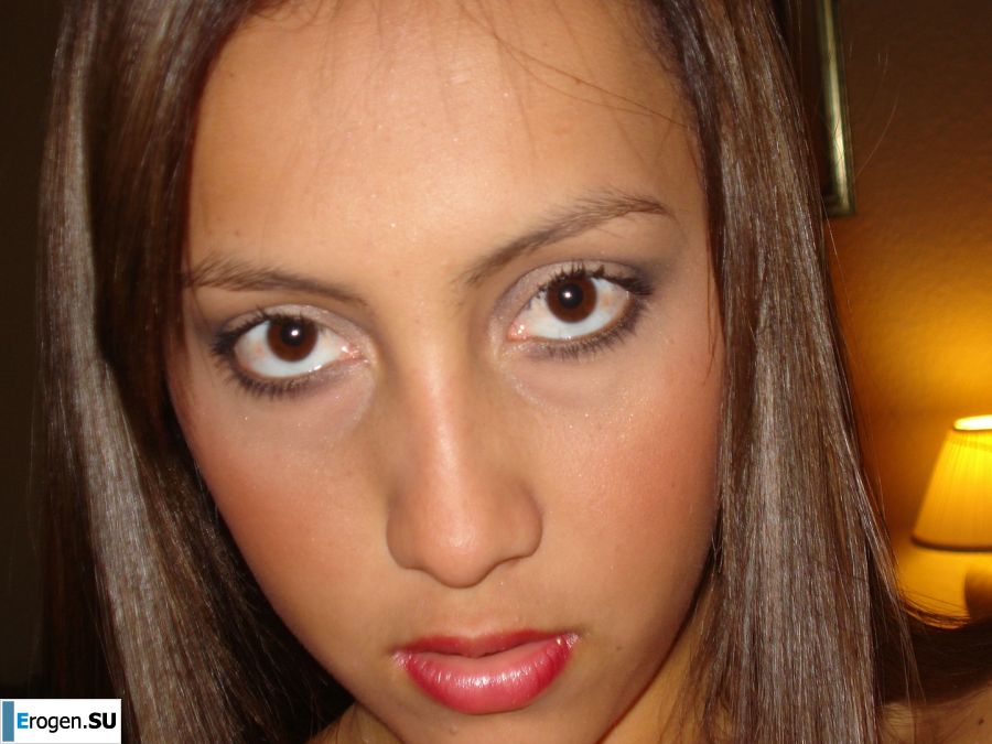 A woman with beautiful tits poses in a swimsuit and without him. Photo 6