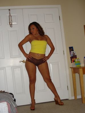 A woman with beautiful tits poses in a swimsuit and without him. Thumb 31