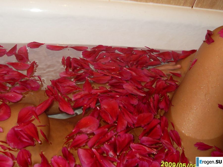 Playful mom and daughter show panties. Photo 18