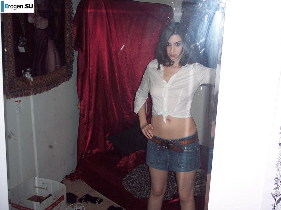 Молоденькая девушка занимается сексом с парнем и позирует на камеру. Фото 21