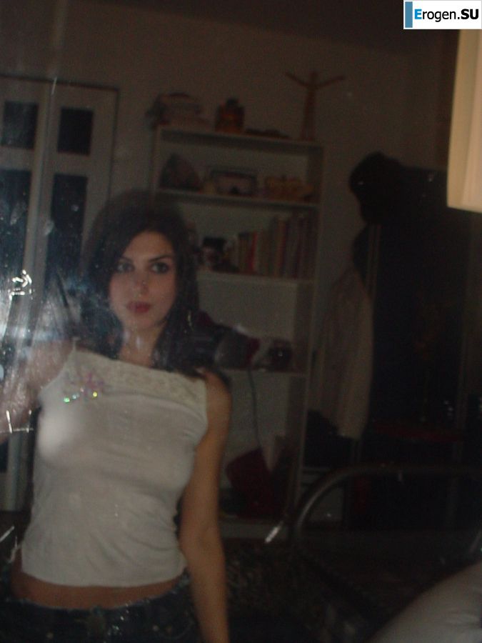 Молоденькая девушка занимается сексом с парнем и позирует на камеру. Фото 28