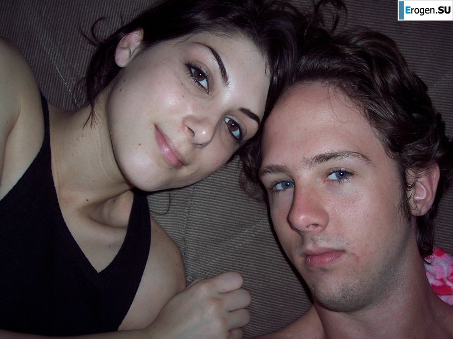 Молоденькая девушка занимается сексом с парнем и позирует на камеру. Фото 5