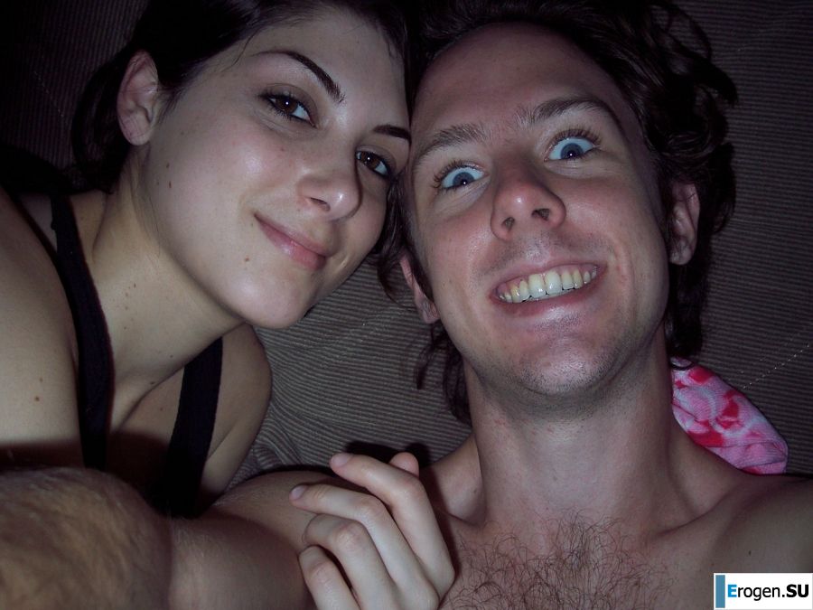 Молоденькая девушка занимается сексом с парнем и позирует на камеру. Фото 7