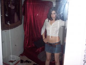 Молоденькая девушка занимается сексом с парнем и позирует на камеру. Эскиз 21