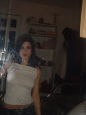 Молоденькая девушка занимается сексом с парнем и позирует на камеру. Эскиз 28