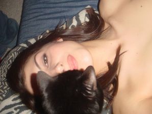 Молоденькая девушка занимается сексом с парнем и позирует на камеру. Эскиз 29