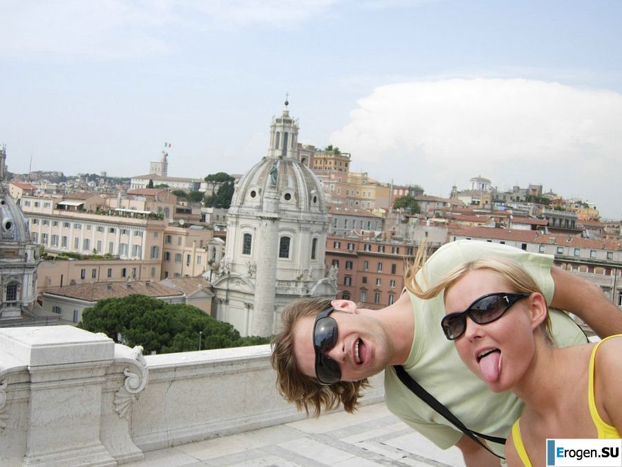 Shameless blonde in a white T-shirt takes off her panties and becomes cancer. Photo 18