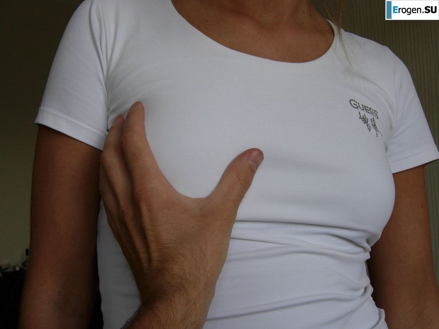 Shameless blonde in a white T-shirt takes off her panties and becomes cancer. Photo 29