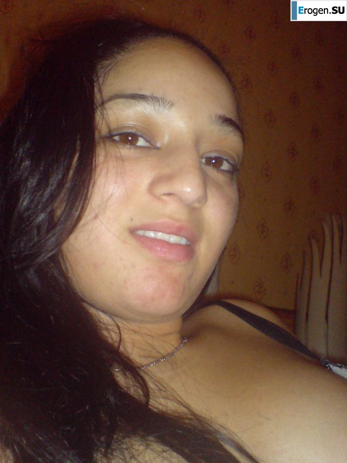 An Asian woman is lying on a bed in her underwear and showing off her ass. Photo 30