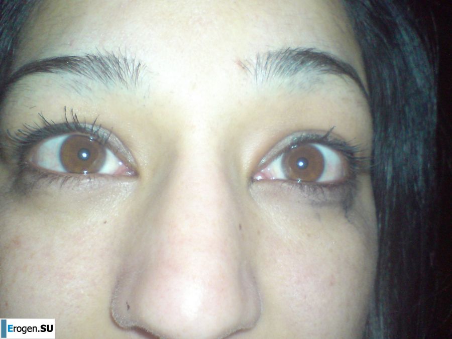 An Asian woman is lying on a bed in her underwear and showing off her ass. Photo 33