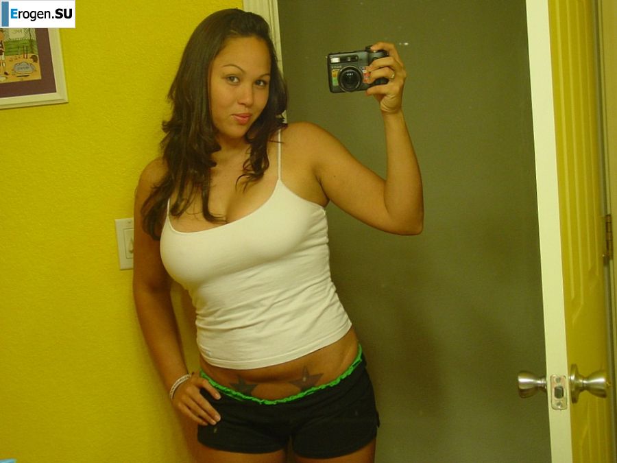 Appetizing Asian loves selfie with naked boobs. Photo 31