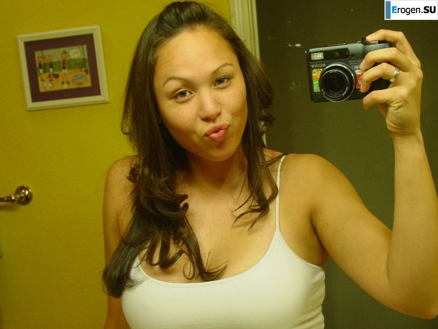 Appetizing Asian loves selfie with naked boobs. Photo 32