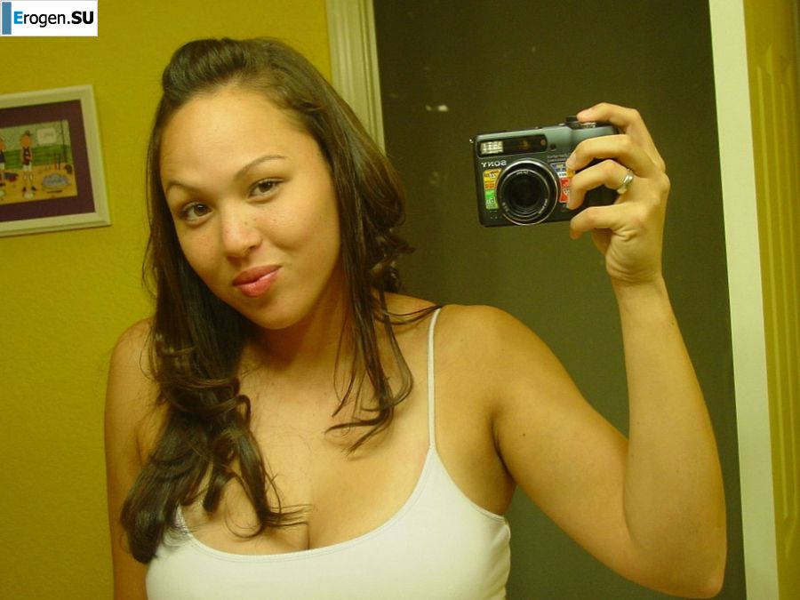 Appetizing Asian loves selfie with naked boobs. Photo 33