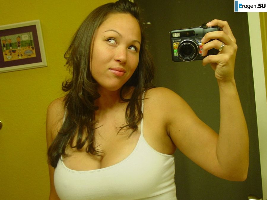 Appetizing Asian loves selfie with naked boobs. Photo 34