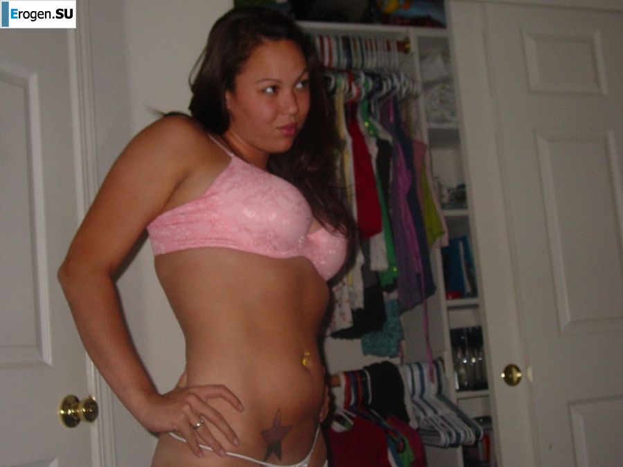 Appetizing Asian loves selfie with naked boobs. Photo 4