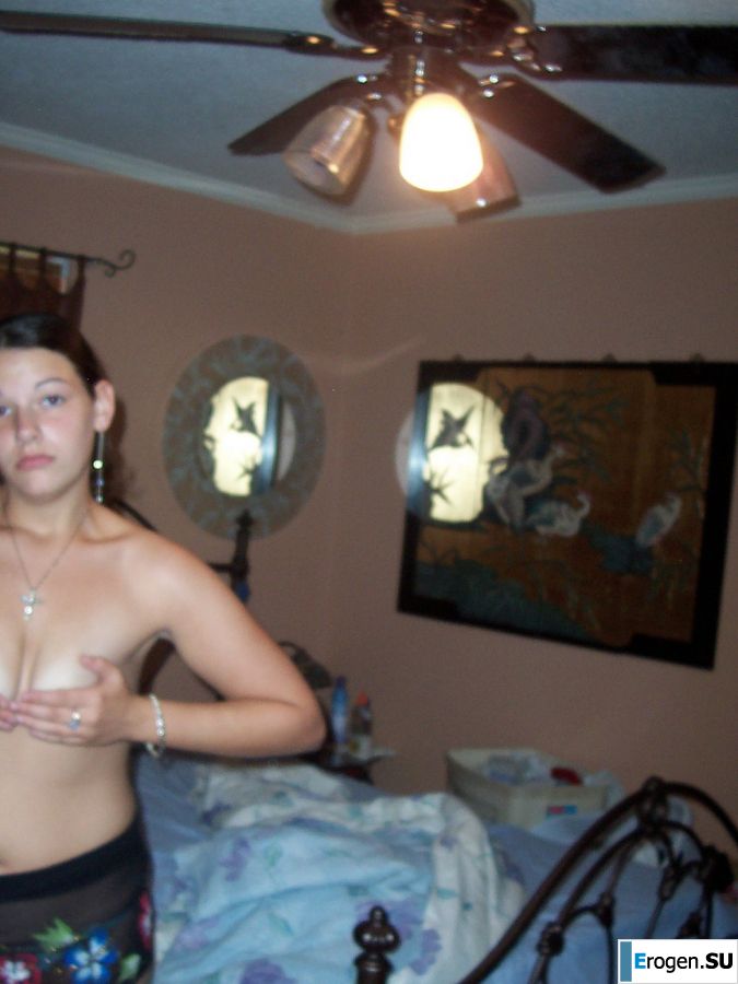 Брюнетка станцевала стриптиз, разделась и раздвинула ноги. Фото 10