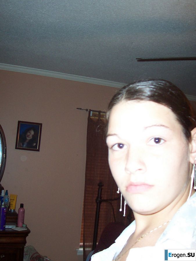 Брюнетка станцевала стриптиз, разделась и раздвинула ноги. Фото 11