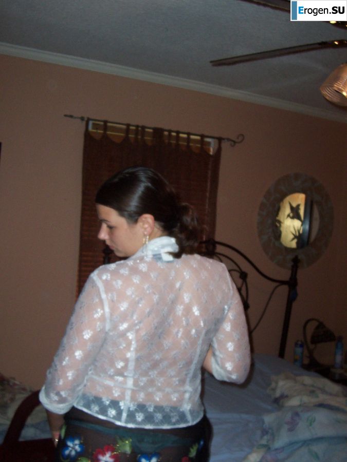 Брюнетка станцевала стриптиз, разделась и раздвинула ноги. Фото 13