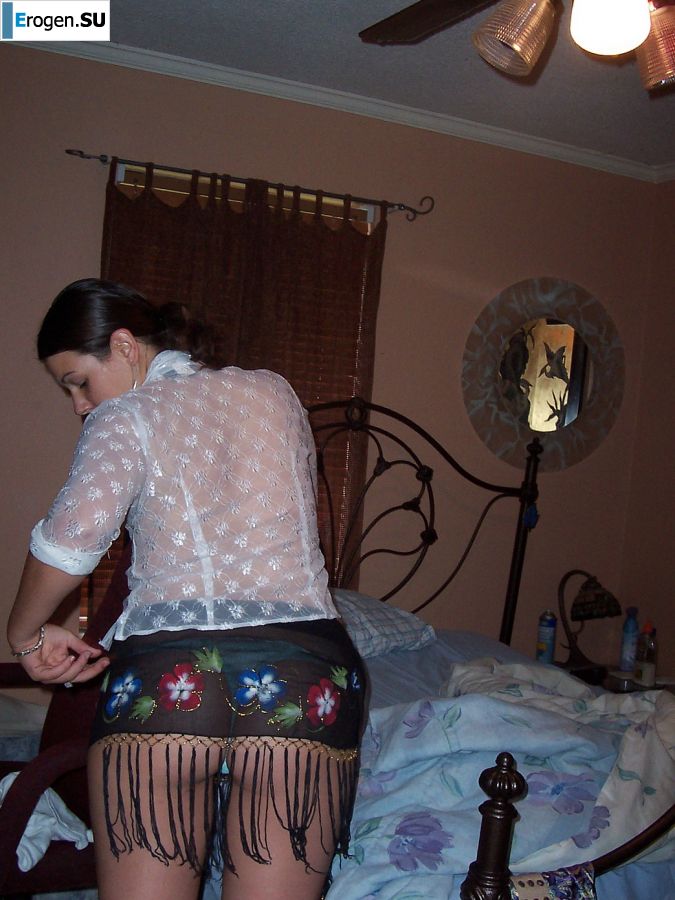 Брюнетка станцевала стриптиз, разделась и раздвинула ноги. Фото 14