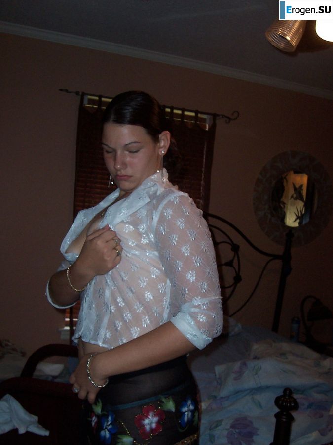 Брюнетка станцевала стриптиз, разделась и раздвинула ноги. Фото 16