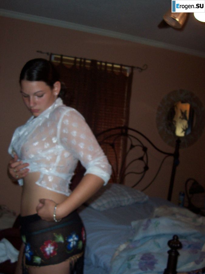 Брюнетка станцевала стриптиз, разделась и раздвинула ноги. Фото 17