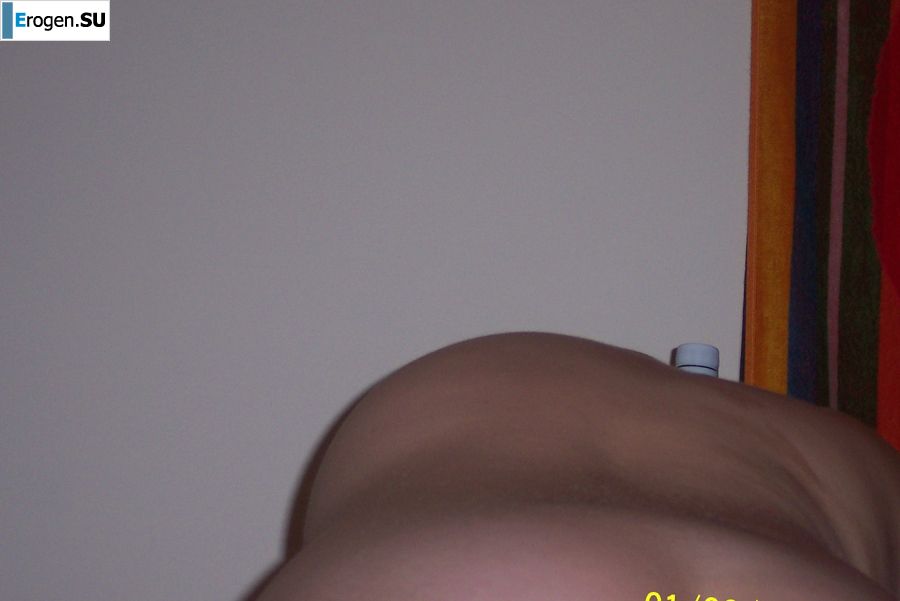 Брюнетка станцевала стриптиз, разделась и раздвинула ноги. Фото 26