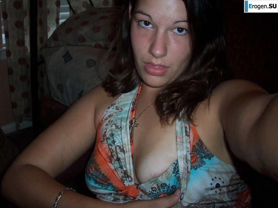 Брюнетка станцевала стриптиз, разделась и раздвинула ноги. Фото 3