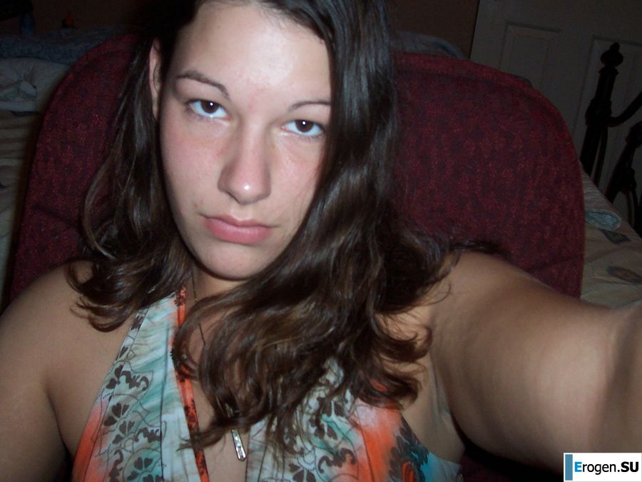 Брюнетка станцевала стриптиз, разделась и раздвинула ноги. Фото 7